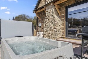 Bañera de hidromasaje al aire libre