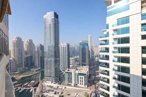 Property grounds - Livbnb-Upgraded 3B with Marina View,Near Promenade (Dubai)