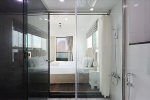 3 bedrooms, iron/ironing board, free WiFi, bed sheets - Livbnb-Upgraded 3B with Marina View,Near Promenade (Dubai)