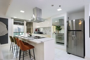 Fridge, microwave, oven, stovetop