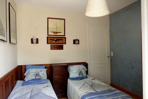 3 habitaciones, tabla de planchar con plancha, wifi y ropa de cama 