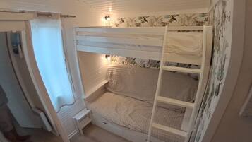 2 slaapkamers, een strijkplank/strijkijzer