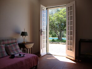 2 quartos, ferros/tábuas de passar roupa, Wi-Fi, roupa de cama