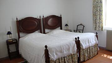 2 chambres, fer et planche à repasser, Wi-Fi, draps fournis