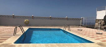 4 terraced bungalow in rural location with sea view