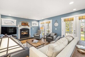 TV, fireplace, stereo