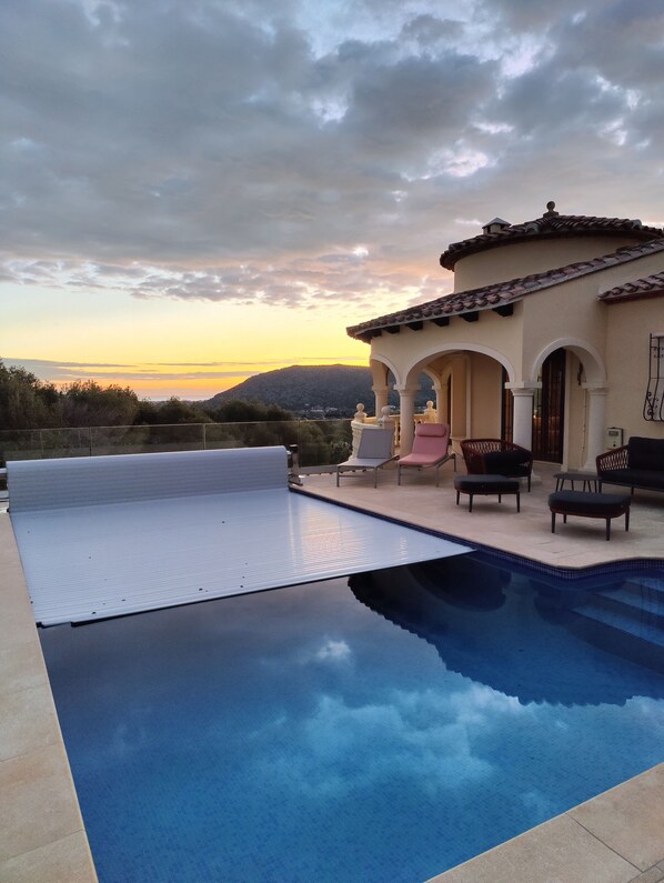 Outdoor pool, a heated pool