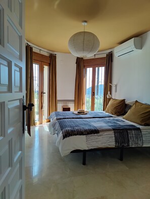 4 chambres, fer et planche à repasser, Wi-Fi gratuit, draps fournis