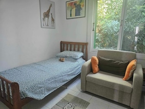 2 chambres, fer et planche à repasser, Wi-Fi, draps fournis
