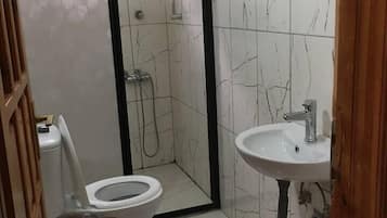 Habitación clásica doble de uso individual, balcón, vistas al mar | Servicio de la habitación