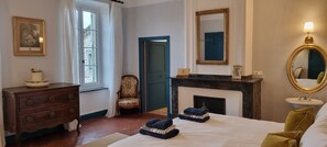 2 Schlafzimmer, Schreibtisch, Bügeleisen/Bügelbrett, Reisekinderbett