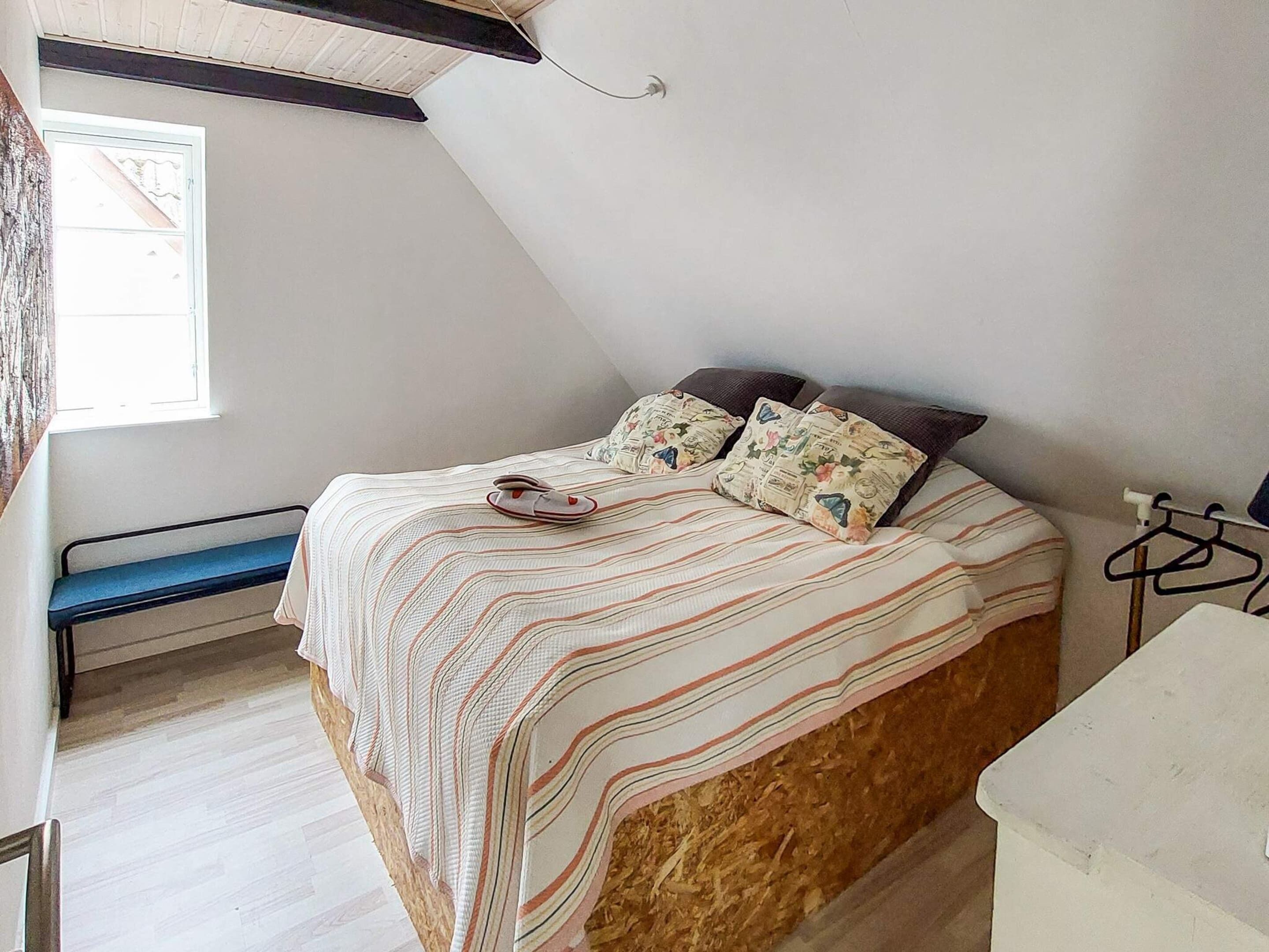 4 bedrooms, individually furnished