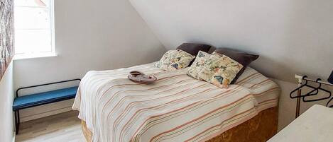 House | 4 bedrooms, individually furnished