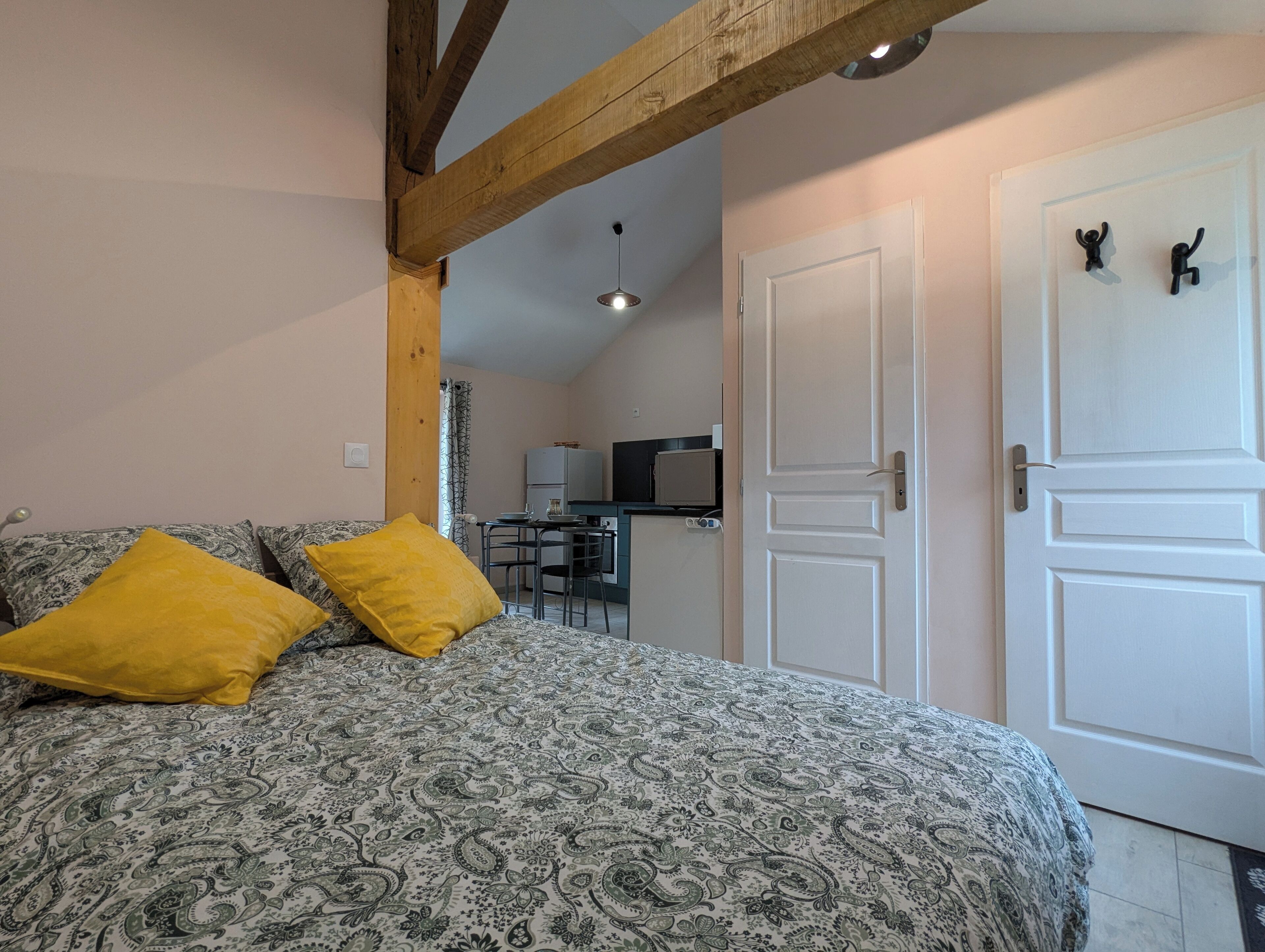 1 室のベッドルーム、アイロン / アイロン台、WiFi、ベッドシーツ