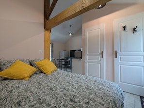 1 bedroom, iron/ironing board, WiFi, bed sheets
