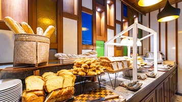 Daily buffet breakfast (THB 1200 per person)
