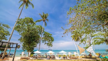 Deluxe Twin Room, Multiple Beds, City View | Beach/ocean view