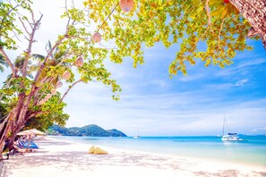 Beach/ocean view - BJ Beachfront Hotel (Ko Yao)