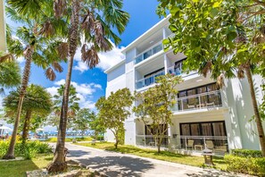 Dobbeltrom – deluxe, 1 kingsize-seng, hageutsikt | Hageutsikt