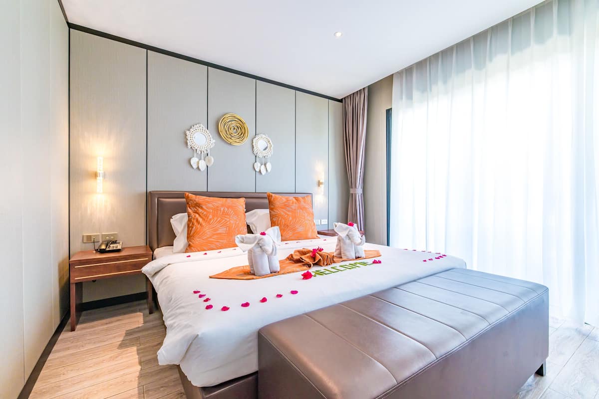 Habitación doble Deluxe, 1 cama King size, vista al jardín | Sábanas de algodón egipcio, ropa de cama de alta calidad y edredón