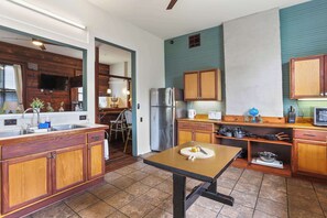 Frigorífic, microones, forn i placa de cuina