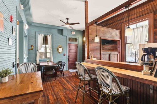 Site 61 Historic Guesthouse - 9 Rooms, 13 Beds