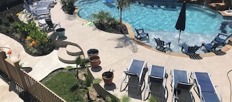 Coastal Retreat Near Pleasure Pier & Beach