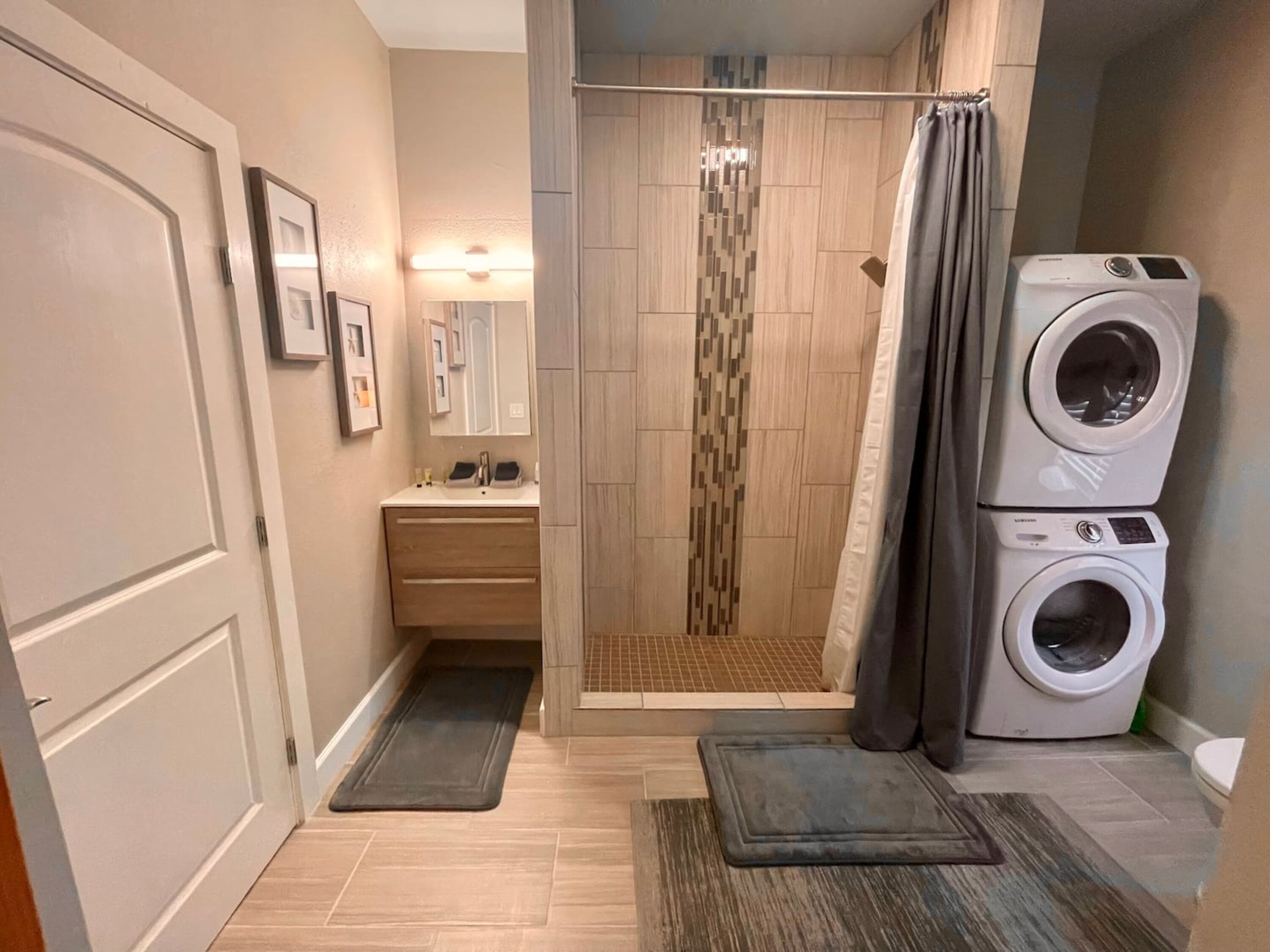 Signature Condo, 2 Bedrooms, Pool View | Laundry