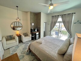 Comfort Room, 1 King Bed, Pool View, Beachside | Living area | 40-inch Smart TV with digital channels