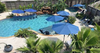Coastal Retreat Near Pleasure Pier & Beach