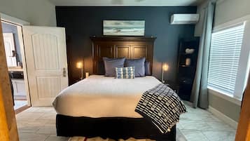 Condo com design assinado, 2 quartos, vista para a piscina | Individualmente decorados, individualmente mobiliados, Wi-Fi de cortesia
