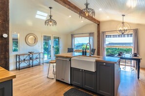 Interior - WindyHideaway~Radiant Beach Retreat! Coastal Family Fun in Bodega Bay! GmRm (Bodega Bay)
