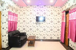 Deluxe Double Room | Desk, free WiFi - H R Paying Guest House (Varanasi)