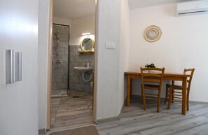Dining room - Cozy Apartment With Patio and Parking (Fazana)