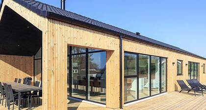 5 Star Holiday Home in Humble