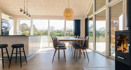 5 Star Holiday Home in Humble