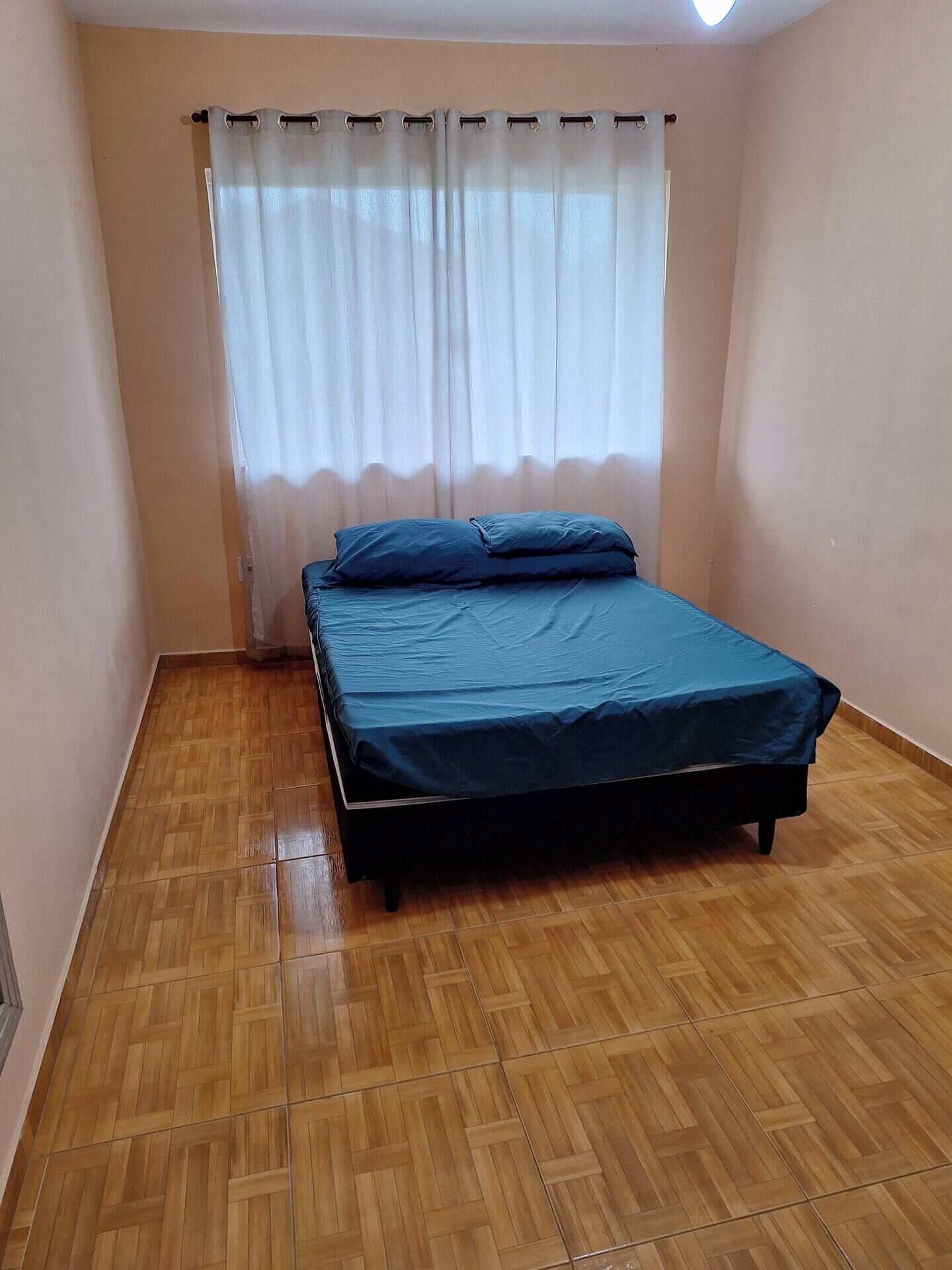 1 quarto, Wi-Fi de cortesia, roupa de cama