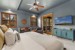 6 dormitorios, escritorio, tabla de planchar con plancha y cuna de viaje