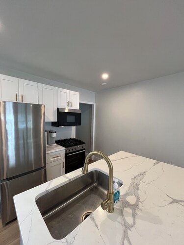 Spacious 3-bedroom apartment with WiFi and AC in charming Ocean City