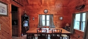 Beautiful Log Cabin - PSU Events - State Parks - Sleeps 6 to 8