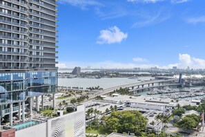 Unclassified image, 3 of 38, button - X Lounge V-Panoramic Private Residence (Miami)