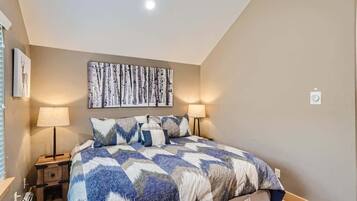 4 bedrooms, travel cot, WiFi, bed sheets