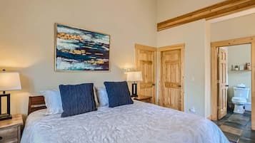 4 bedrooms, travel cot, WiFi, bed sheets