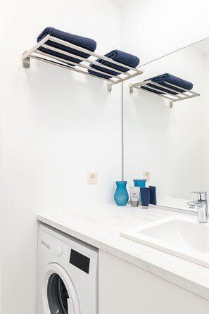 Douche, sèche-cheveux