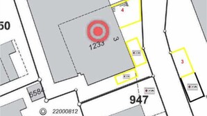 A floor plan with numbered rooms and a central area marked with a red target. - book2sty: Cozy Studio with kitchenette and washing machine (Herisau)