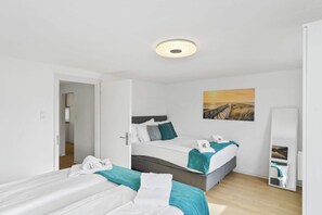 4 slaapkamers, een strijkplank/strijkijzer, reisbedje, wifi