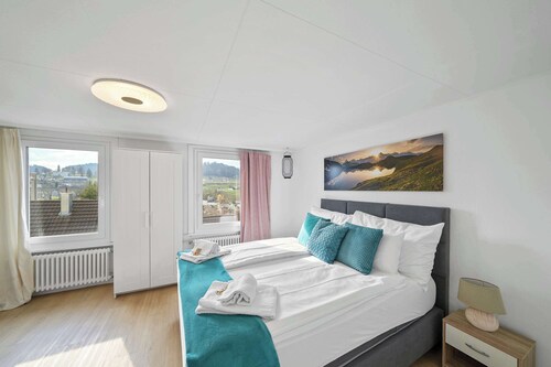 book2stay: Apartment 4 Schlafzimmer + Küche + Parkplatz