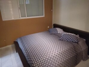4 chambres, fer et planche à repasser, Wi-Fi, draps fournis