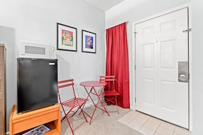 Condo, 2 Bedrooms | Bahagian dalam