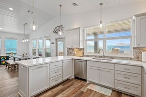 House, 3 Bedrooms | Private kitchen